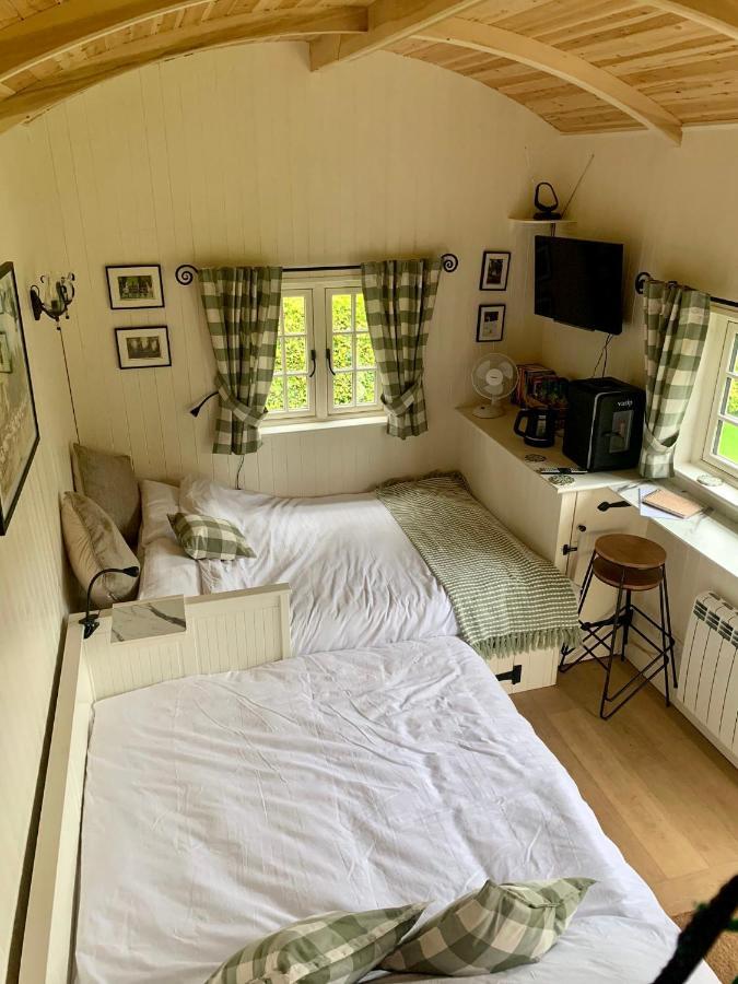 Beautiful Shepherd'S Hut - Lois Weedon Weston  Zewnętrze zdjęcie